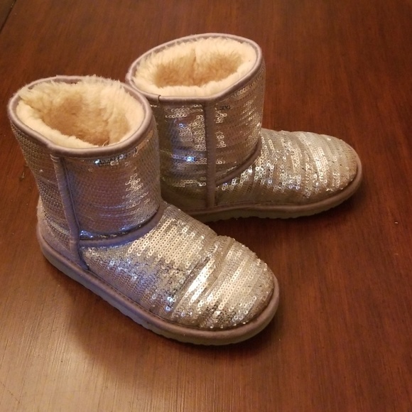 girls classic uggs